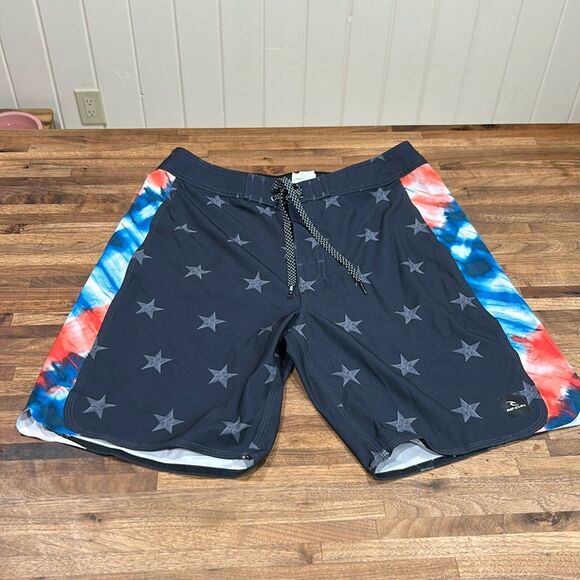 Mirage Star and Tye Dye 4 Way Stretch Boardshort Size 31 never worn - Picture 1 of 11